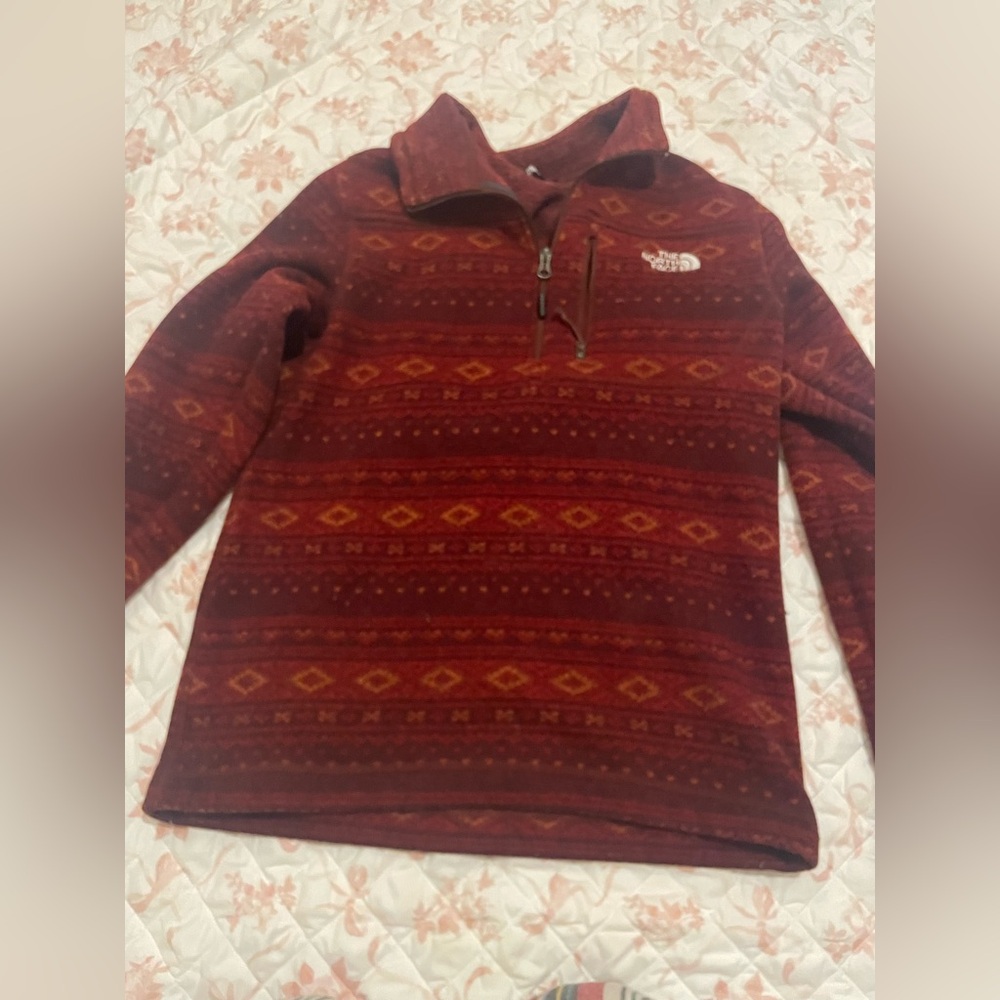 North face quarter zip pull over in perfect condition